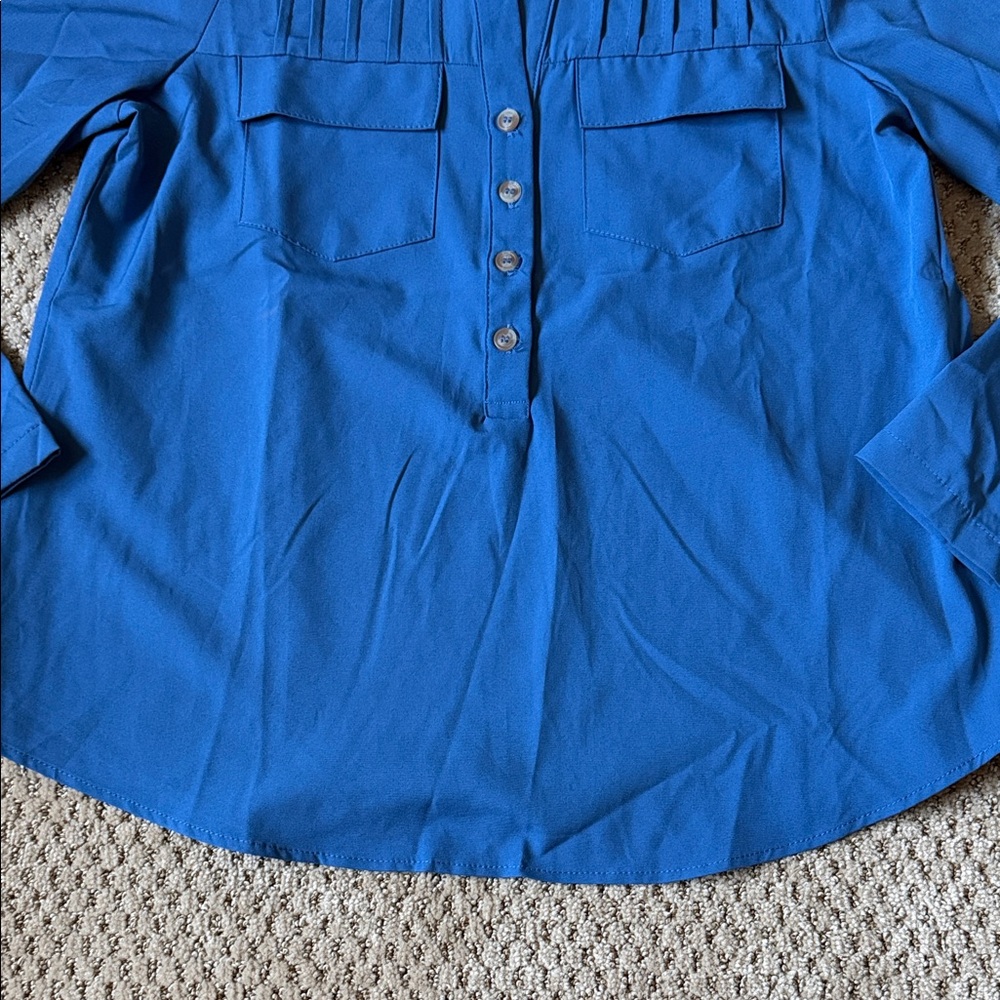 ‼️ Blue Button-Up Top ‼️ - Picture 4 of 5